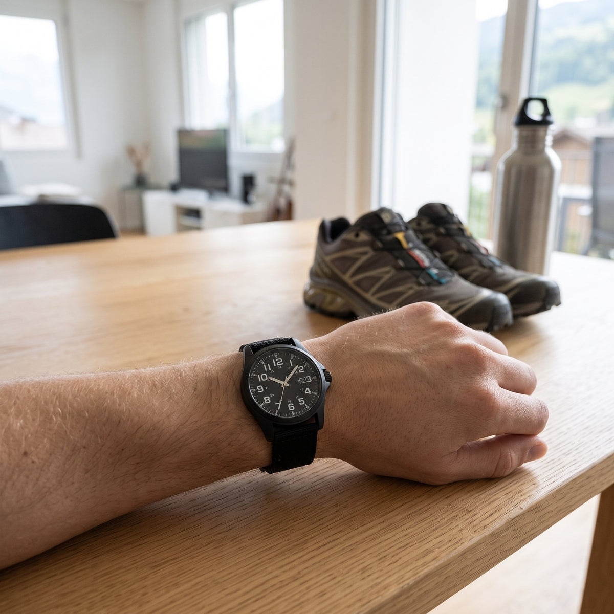 Montre digitale sport au design militaire avec bracelet en silicone et écran LCD rétroéclairé