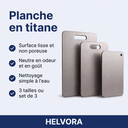 Planche à découper en titane à surface lisse posée sur un plan de travail de cuisine