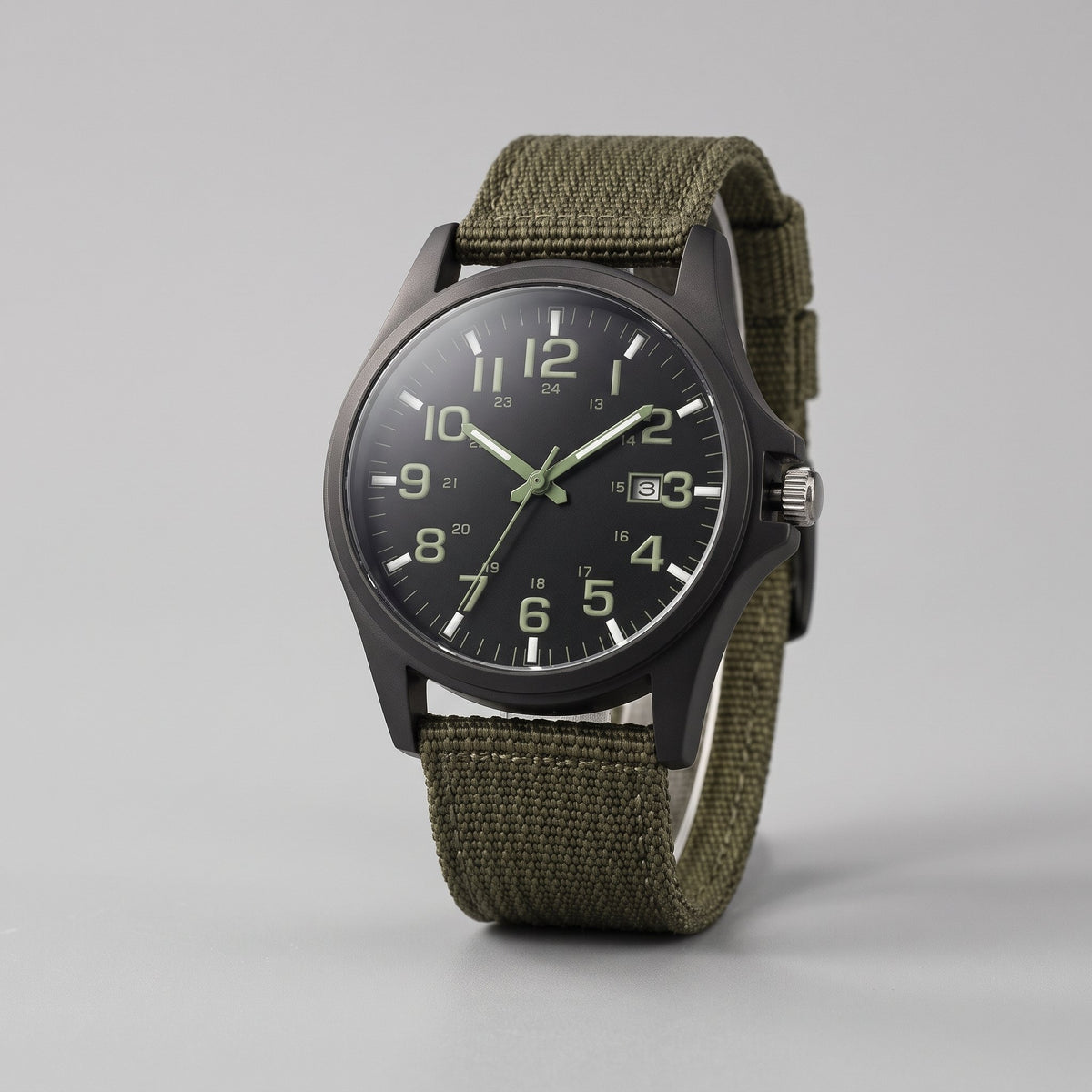 Montre digitale sport au design militaire avec bracelet en silicone et écran LCD rétroéclairé