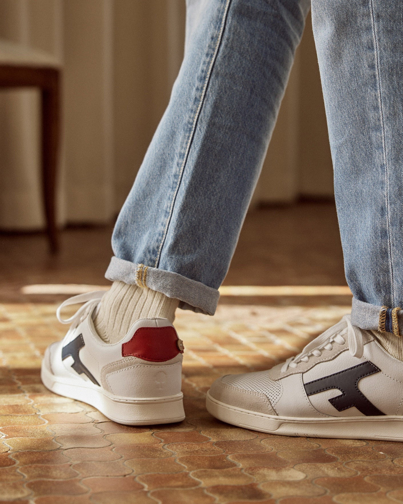 Baskets cuir blanc et bleu marine