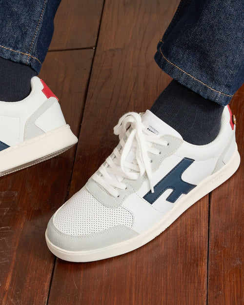 Baskets cuir blanc et bleu marine