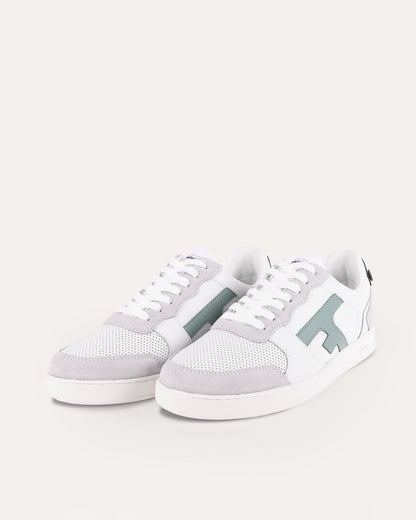 Baskets en cuir blanc et lichen